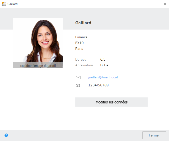 Dialogue de profil avec image d'une femme et informations (nom, position, adresse mail et numéros de téléphone)